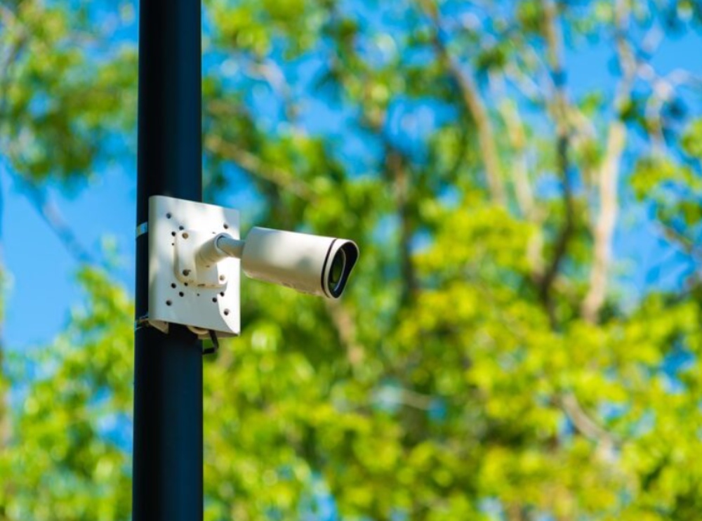 Choosing Between Indoor and Outdoor Security Cameras for the Protection of Residential Security