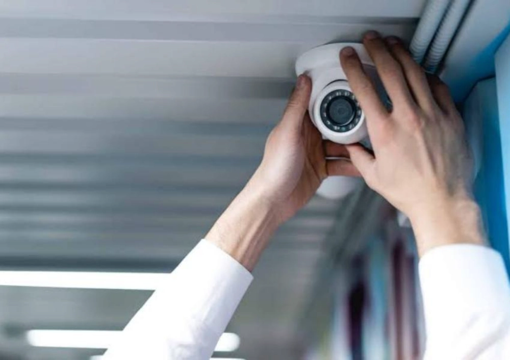 Can Security Cameras Work Without WiFi: Best Options for Remote Properties