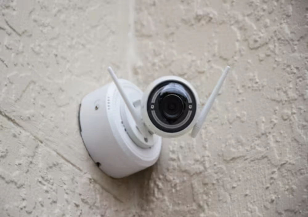 Solar Security Cameras in Winter: Why Battery Life Drops and How to Prevent Downtime
