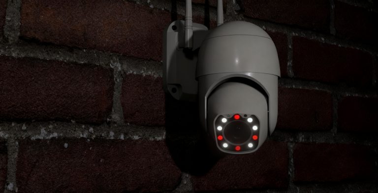 No Blind Spot at Night Weatherproof IP Camera with Color Night Vision