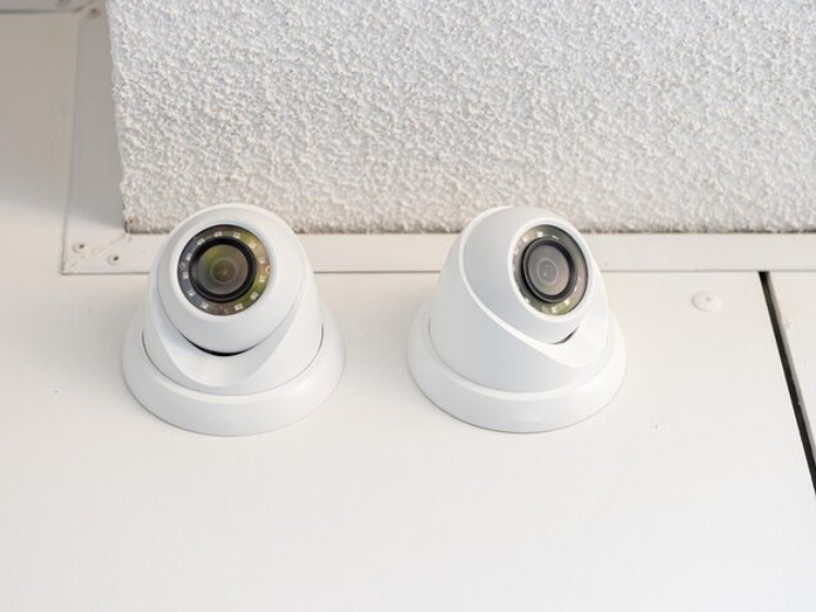 Why professionals look beyond the advertising when buying PTZ WiFi cameras